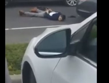 Σοκαριστικό βίντεο: Αστυνομικός πυροβολεί και σκοτώνει έναν 15χρονο στις ΗΠΑ